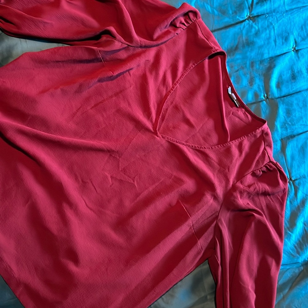 Mod Cloth maroon v-neck shirt